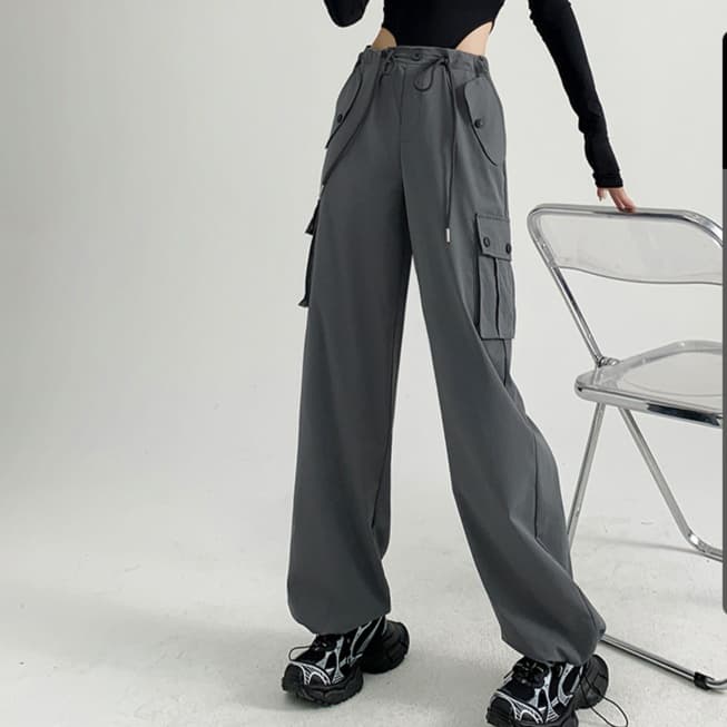 ワークパンツ ゆったりシルエット 機能的カーゴパンツ