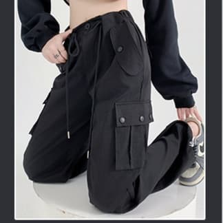 ワークパンツ ゆったりシルエット 機能的カーゴパンツ