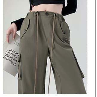 ワークパンツ ゆったりシルエット 機能的カーゴパンツ