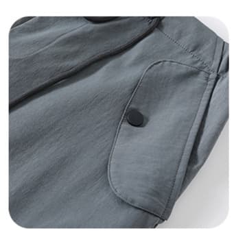 ワークパンツ ゆったりシルエット 機能的カーゴパンツ