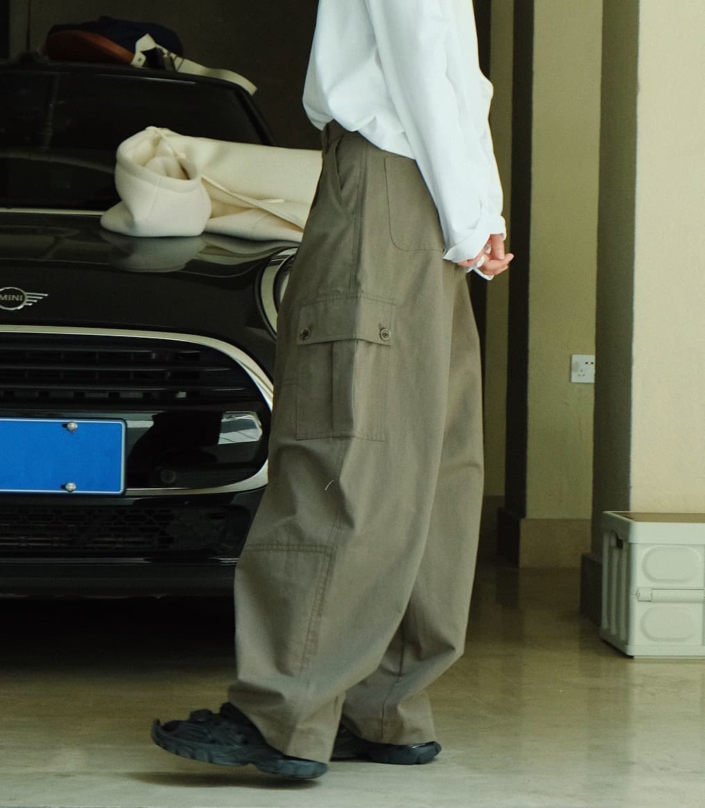 ワークパンツ ワークパンツ ゆったりシルエット実用的カーゴパンツ