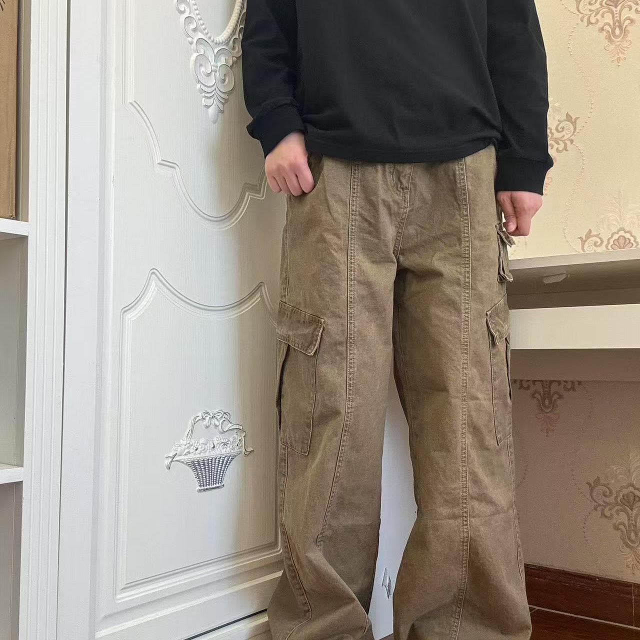 ワークパンツ ゆったりシルエット実用的ポケット付きパンツ