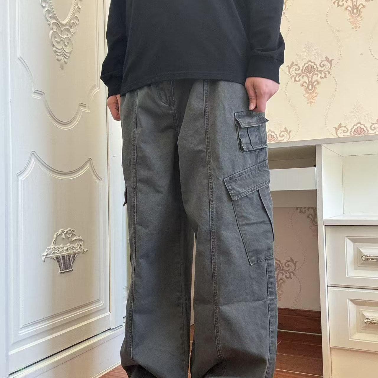 ワークパンツ ゆったりシルエット実用的ポケット付きパンツ