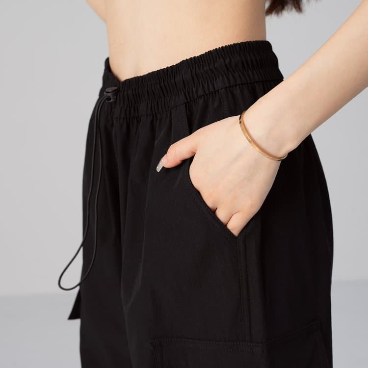 ワークパンツ ワークパンツ ゆったりシルエット機能的カーゴパンツ