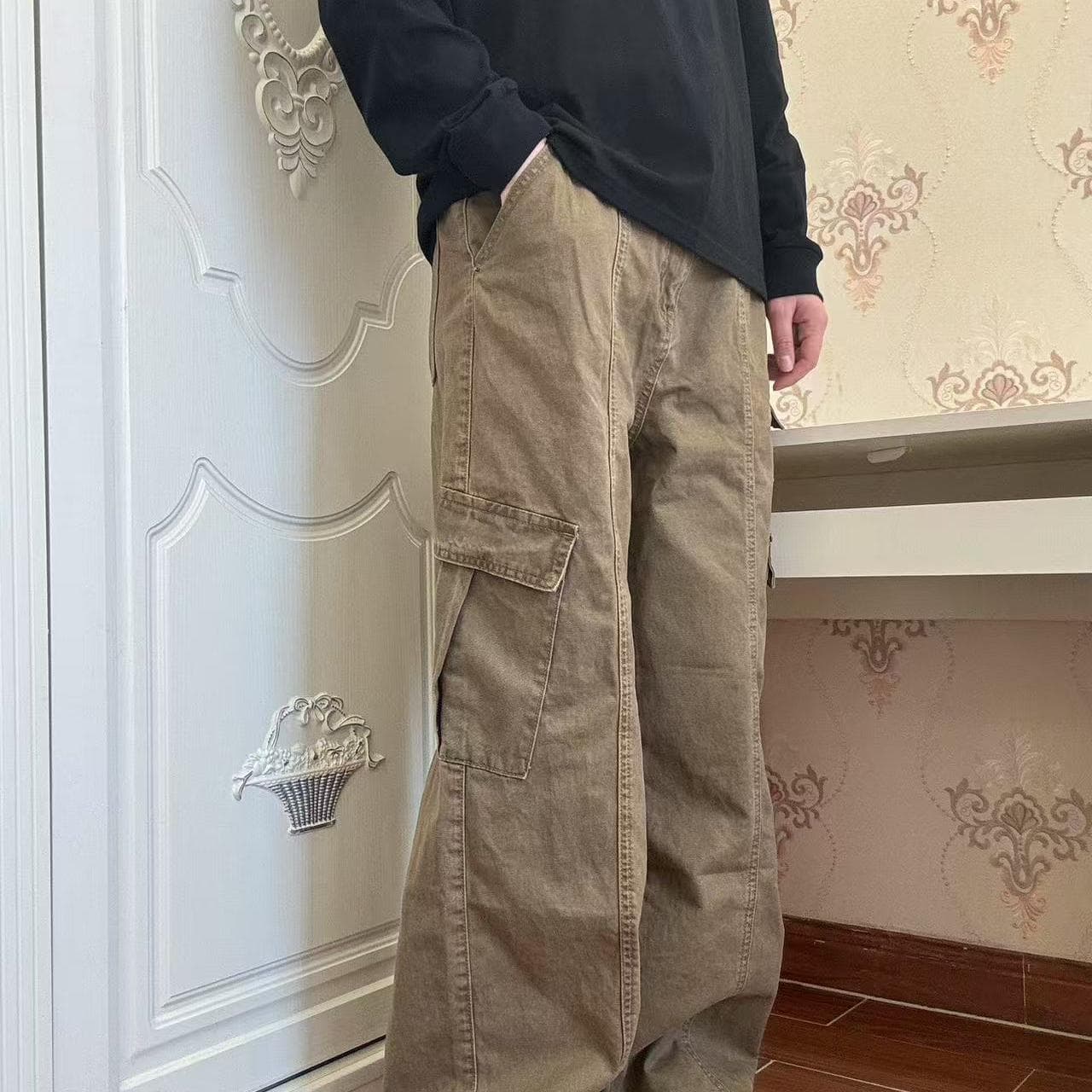 ワークパンツ ゆったりシルエット実用的ポケット付きパンツ