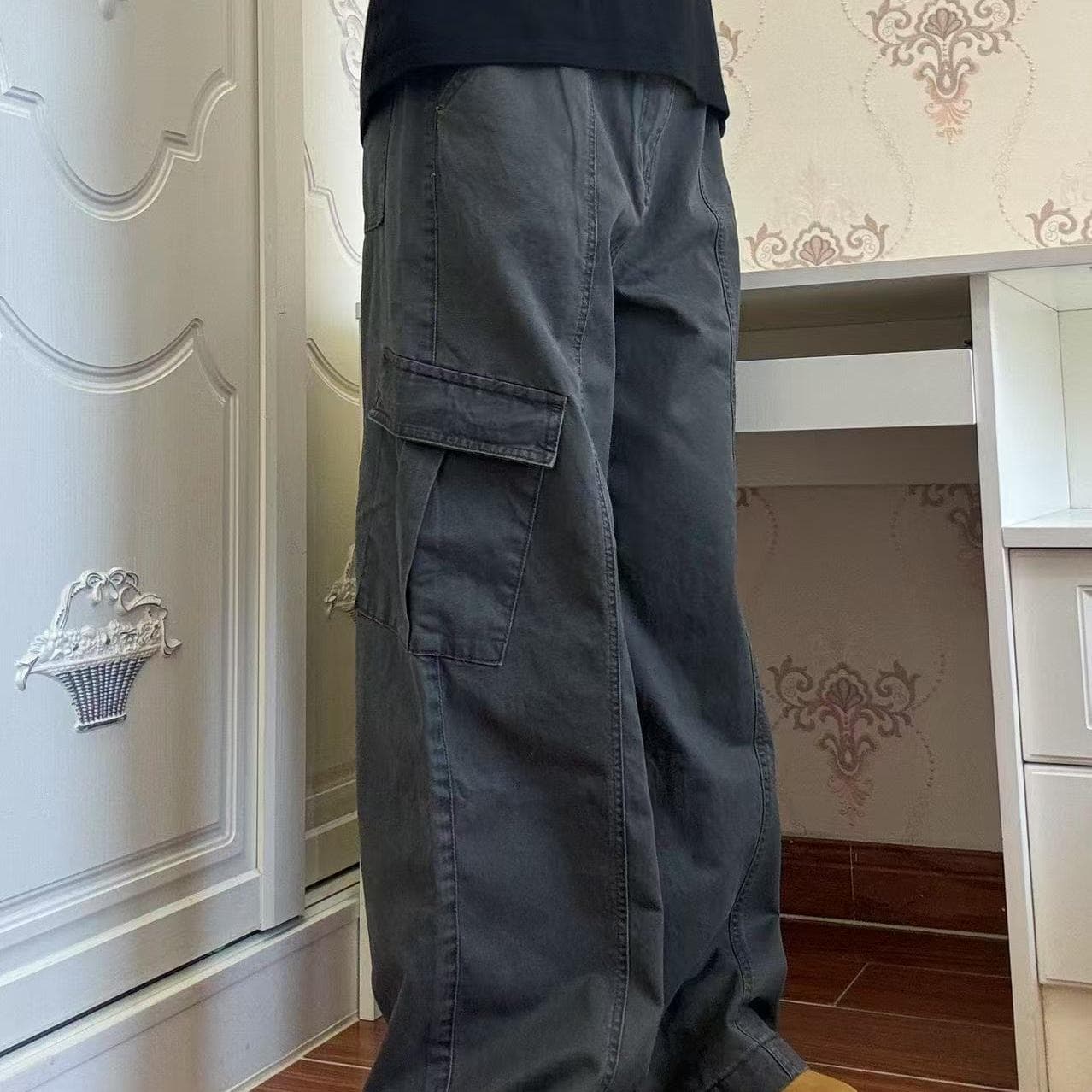 ワークパンツ ゆったりシルエット実用的ポケット付きパンツ