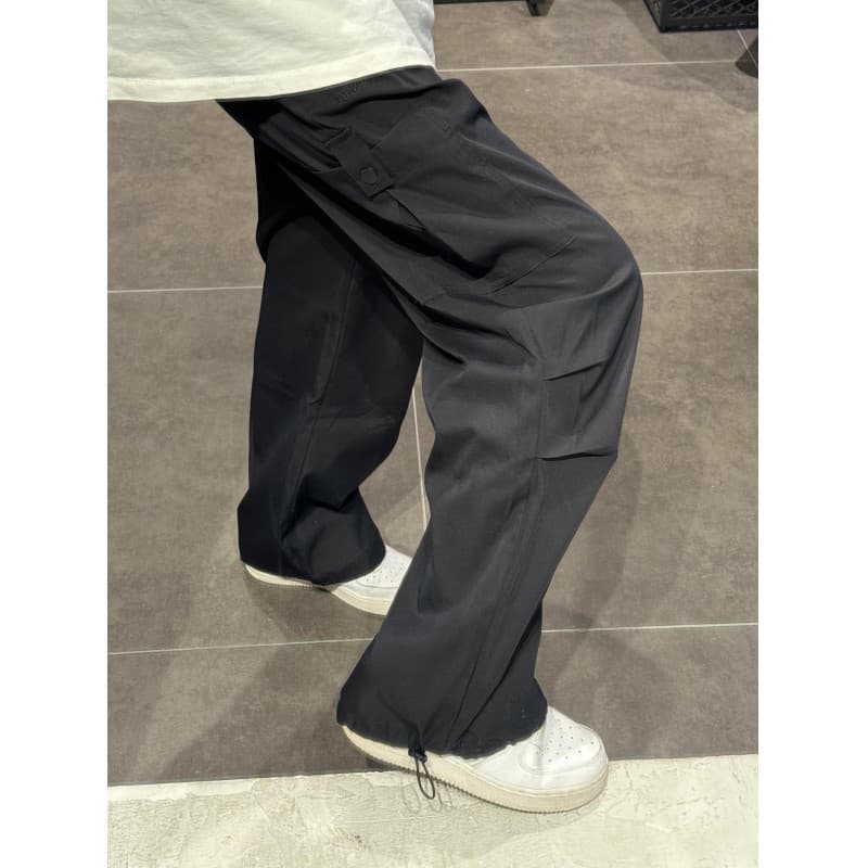 ゆったりシルエット裾紐ワークパンツ